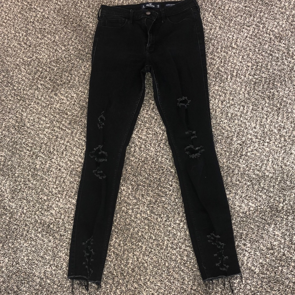 Black ripped skinny jeans